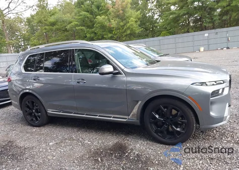 2025 BMW X7 xDrive40I z USA, uszkodzony, nr VIN 5UX23EM06S9Z23605